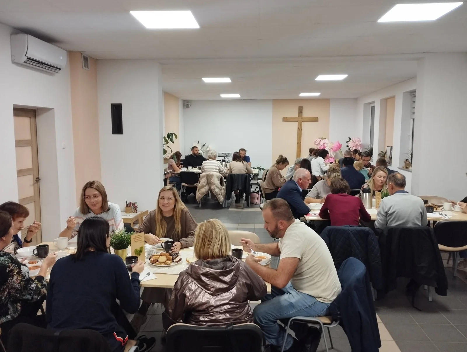 Spotkanie Alpha przy stołach w Lubecku